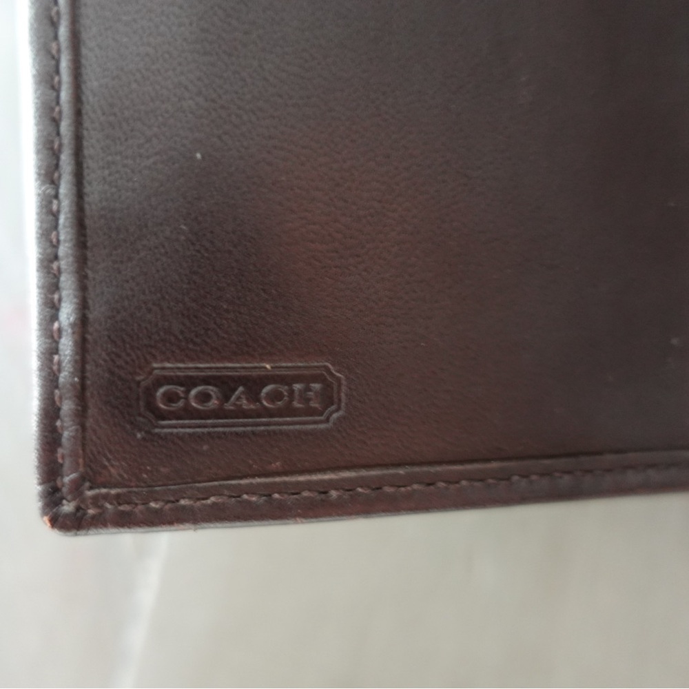 2000s Coach Bifold Wallet - Picture 6 of 9